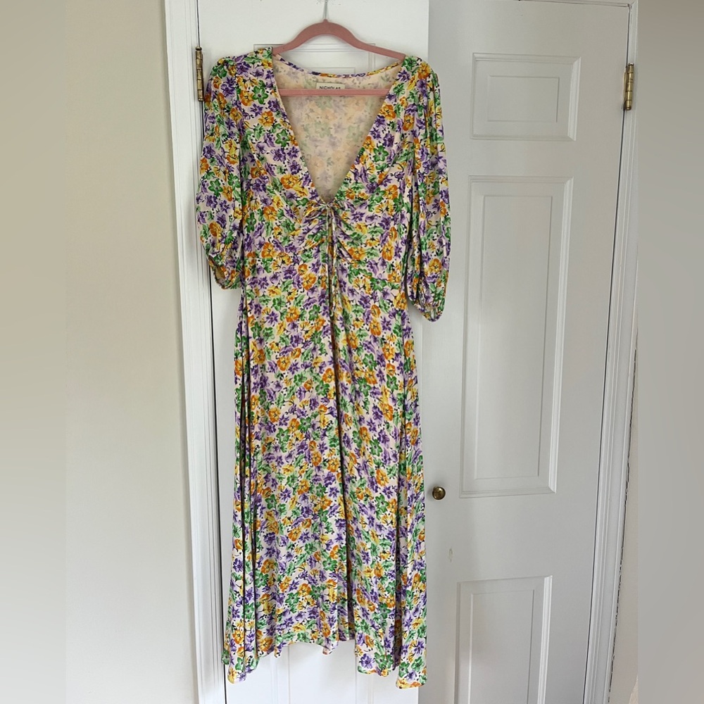 NWOT NICHOLAS Floral V-Neck Dress